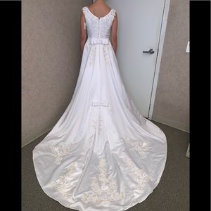Michaelangelo David’s bridal wedding dress